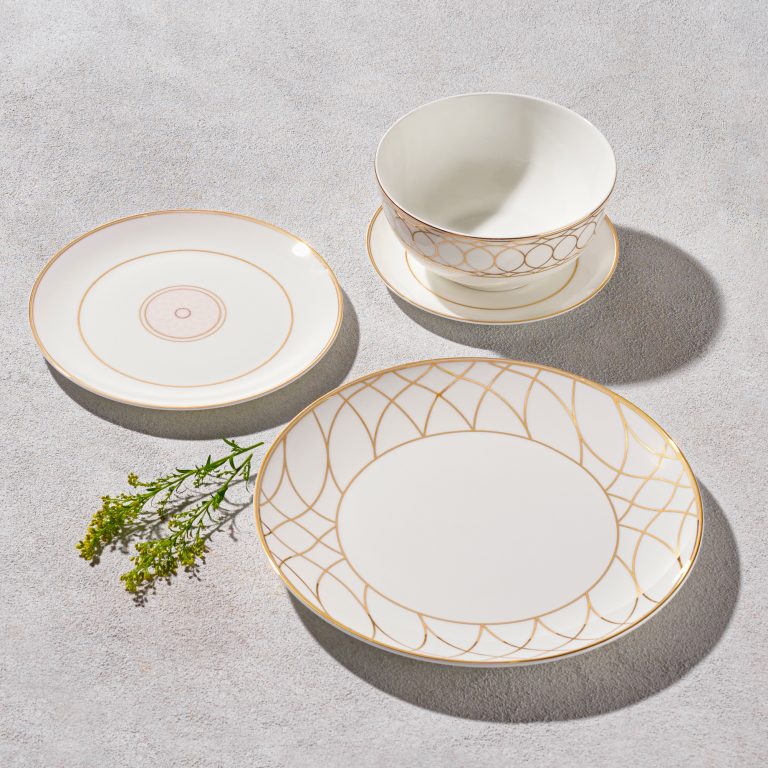 Vikko - Lexington, Bone China, Gold and Pink Scallop, 16 Pc Dinnerware Set, Service for 4